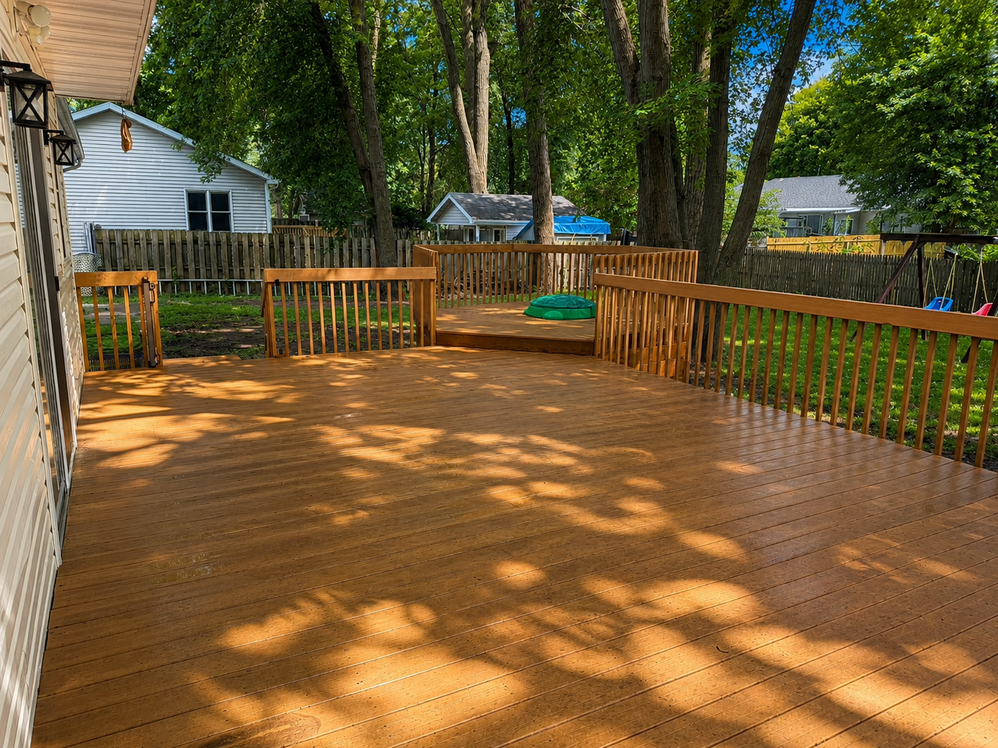 Backyard deck fully cleaned and bright in the sunlight
