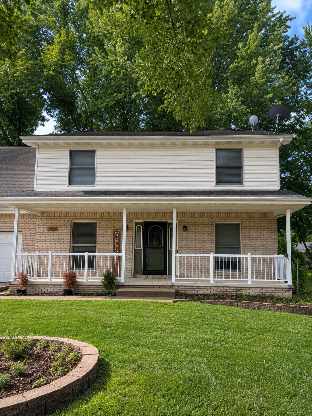 Front of house with clean bright siding after washing